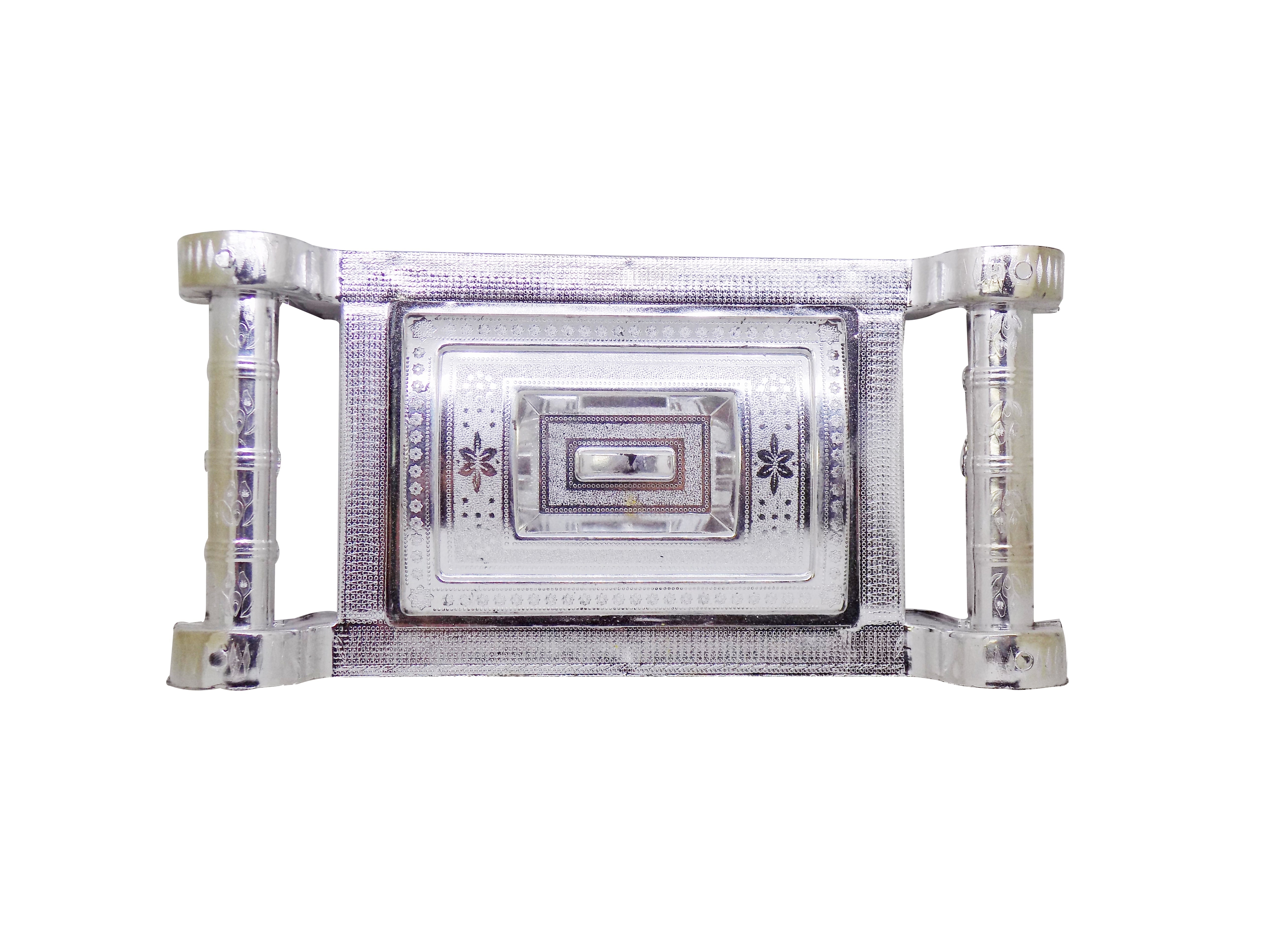 Silver gift box with four sections, featuring a royal design. Silver gift box with four sections, featuring a royal design.